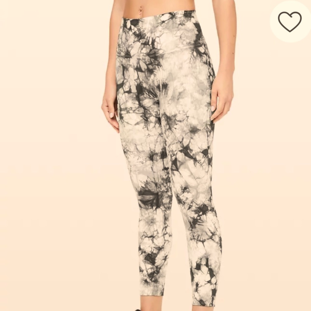 Lululemon TIGHT25" leggings